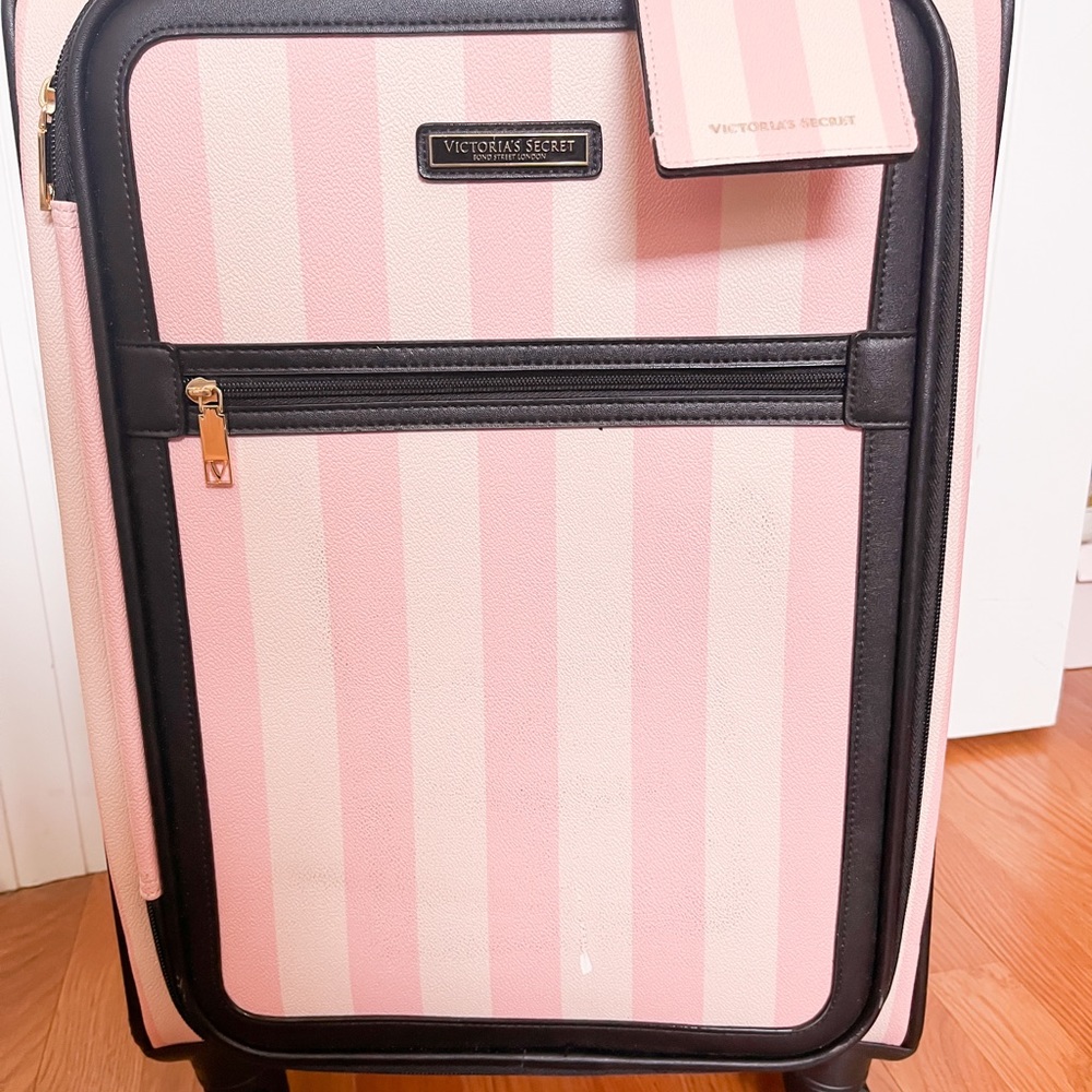 SOLD‼️‼️Victoria Secret Suitcase Carry on